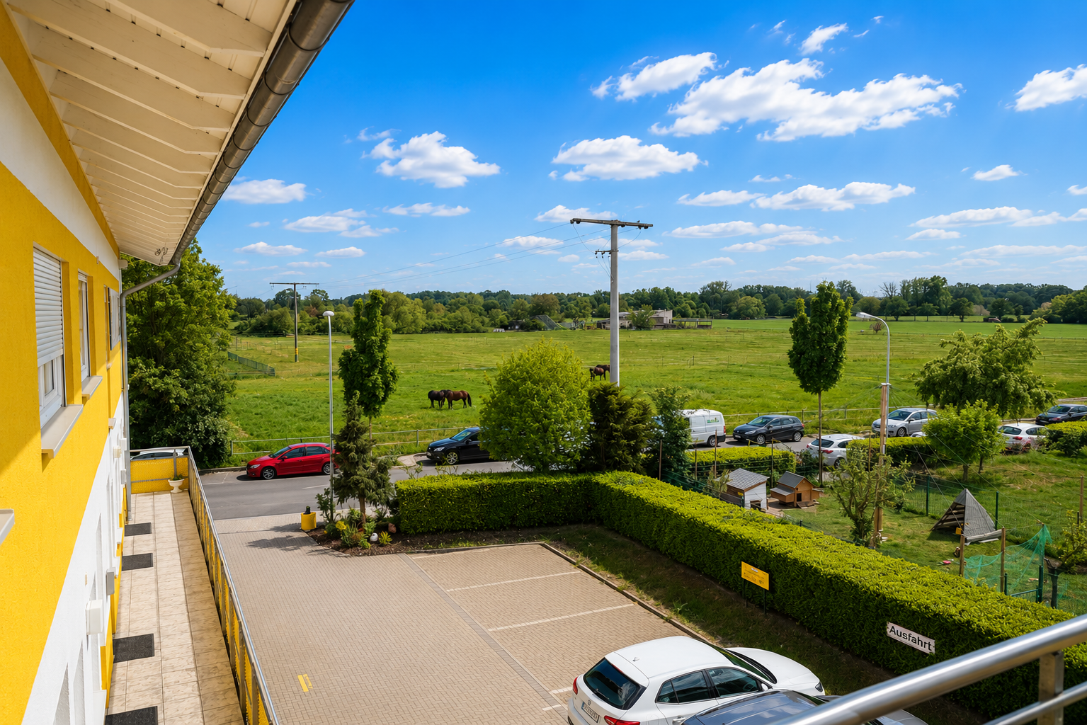 Blick vom i-Motel Obertshausen in die grüne Umgebung